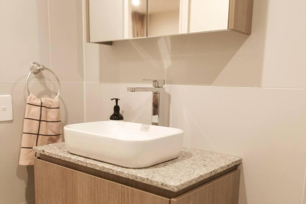 Modern 1-bedroom Unit In The Heart Of Apartment