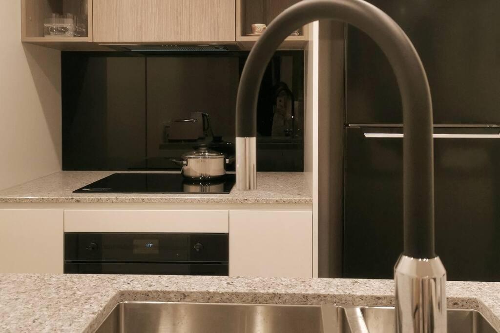Modern 1-bedroom Unit In The Heart Of Apartment Canberra