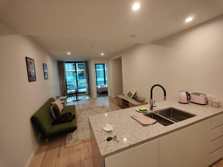 Modern 1-bedroom Unit In The Heart Of Apartment Canberra